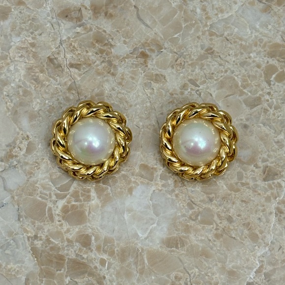 Christian Dior Signed Gold Tone Faux Iridescent Pearl Clip on Earrings - Picture 6 of 10